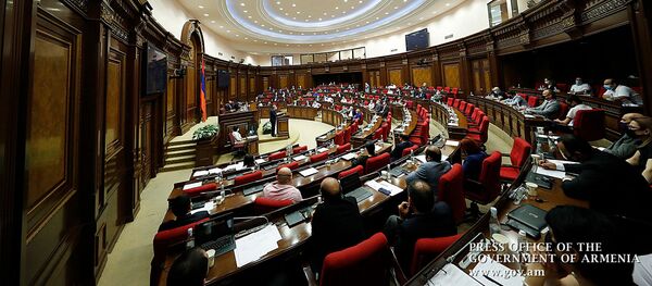 Выступление премьер-министра Никола Пашиняна в Национально собрании (25 июня 2020). Еревaн - Sputnik Армения