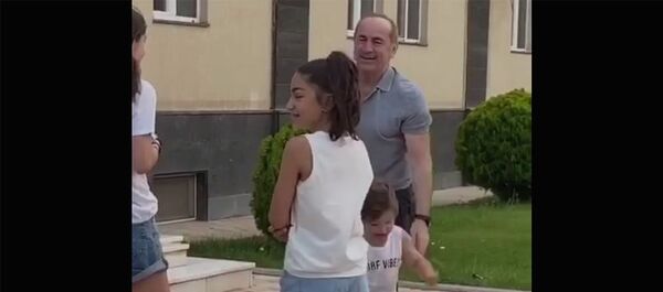 Ռոբերտ Քոչարյանը, թոռնիկները ու փոքրիկ Դավիթի էմոցիաները Ռոբերտ Քոչարյանը, թոռնիկները ու փոքրիկ Դավիթի էմոցիաները - Sputnik Армения