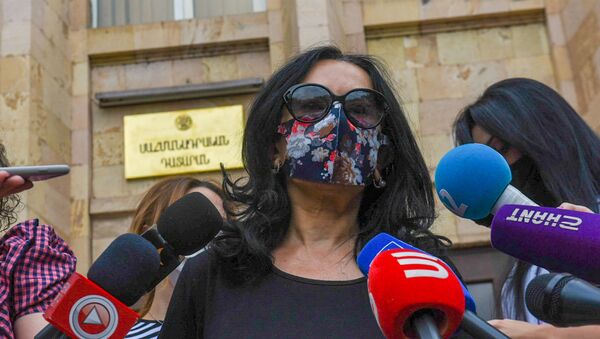 Наира Зограбян у Конституционного Суда (26 июня 2020). Еревaн - Sputnik Արմենիա