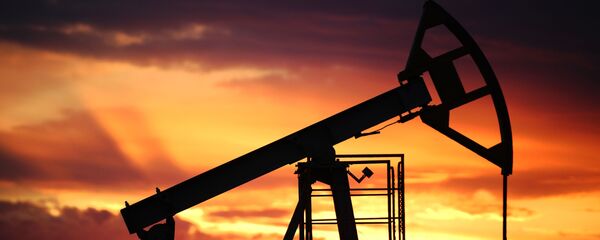 Нефтяная качалка на фоне заката - Sputnik Армения