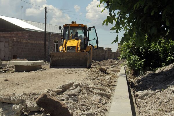 «Փողոցներով որ ման գաս, 1 փոս չես գտնի». Գյումրին է՛լ ավելի գեղեցիկ է լինելու «Փողոցներով որ ման գաս, 1 փոս չես գտնի». Գյումրին է՛լ ավելի գեղեցիկ է լինելու - Sputnik Արմենիա