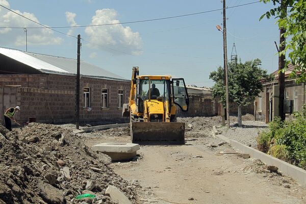 «Փողոցներով որ ման գաս, 1 փոս չես գտնի». Գյումրին է՛լ ավելի գեղեցիկ է լինելու «Փողոցներով որ ման գաս, 1 փոս չես գտնի». Գյումրին է՛լ ավելի գեղեցիկ է լինելու - Sputnik Արմենիա