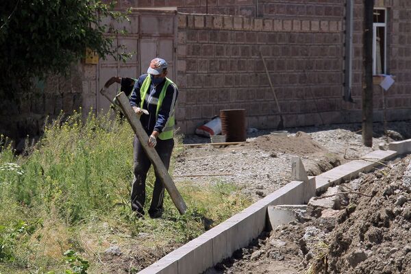 «Փողոցներով որ ման գաս, 1 փոս չես գտնի». Գյումրին է՛լ ավելի գեղեցիկ է լինելու «Փողոցներով որ ման գաս, 1 փոս չես գտնի». Գյումրին է՛լ ավելի գեղեցիկ է լինելու - Sputnik Արմենիա