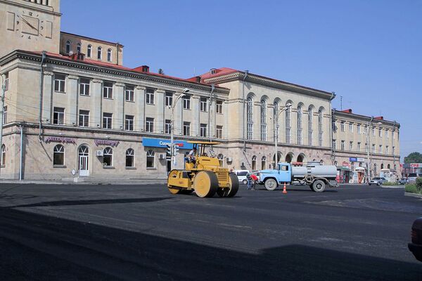 «Փողոցներով որ ման գաս, 1 փոս չես գտնի». Գյումրին է՛լ ավելի գեղեցիկ է լինելու «Փողոցներով որ ման գաս, 1 փոս չես գտնի». Գյումրին է՛լ ավելի գեղեցիկ է լինելու - Sputnik Արմենիա