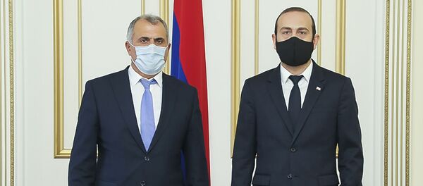 Встреча спикера парламента Арарата Мирзояна с исполняющим обязанности председателя Конституционного суда Ашота Хачатряна (27 июня 2020). Еревaн - Sputnik Արմենիա