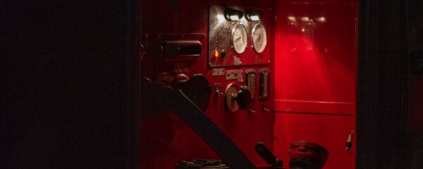 Автомобиль пожарной службы МЧС во время пожара в Цицернакаберде (26 июня 2020). Еревaн - Sputnik Армения