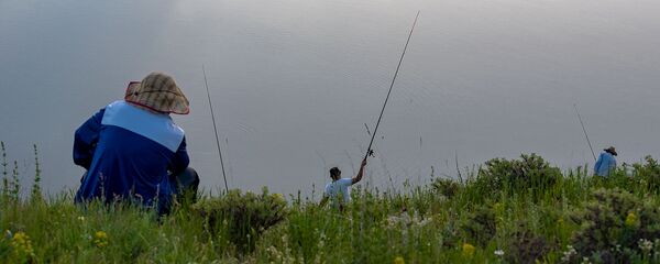 Рыбаки у озера Рыбаки у озера - Sputnik Արմենիա