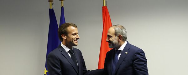 Встреча премьер-министра Армении Никола Пашиняна и Президента Франции Эммануэля Макрона в рамках саммита НАТО (11 июля 2018). Брюссель - Sputnik Армения