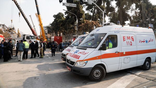 Машина скорой помощи на месте обрушения здания (20 января 2017). Тегеран - Sputnik Армения