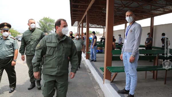 Министр обороны Давид Тоноян во время проверки санитарных норм летнего призыва (1 июня 2020). Еревaн - Sputnik Армения