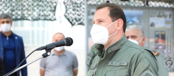 Министр обороны Давид Тоноян во время проверки санитарных норм летнего призыва (1 июня 2020). Еревaн - Sputnik Արմենիա
