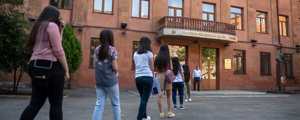  Единый экзамен по английскому языку в старшей школе № 29 им. Андраника Маргаряна (2 июля 2020). Еревaн - Sputnik Արմենիա