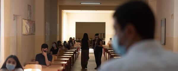  Единый экзамен по английскому языку в старшей школе № 29 им. Андраника Маргаряна (2 июля 2020). Еревaн - Sputnik Արմենիա