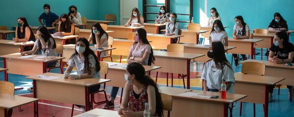 Единый экзамен по английскому языку в старшей школе № 29 им. Андраника Маргаряна (2 июля 2020). Еревaн Единый экзамен по английскому языку в старшей школе № 29 им. Андраника Маргаряна (2 июля 2020). Еревaн - Sputnik Армения