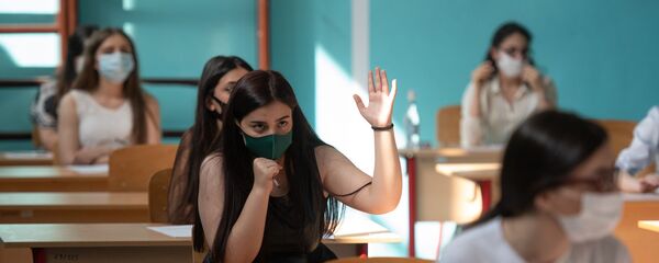  Единый экзамен по английскому языку в старшей школе № 29 им. Андраника Маргаряна (2 июля 2020). Еревaн - Sputnik Армения