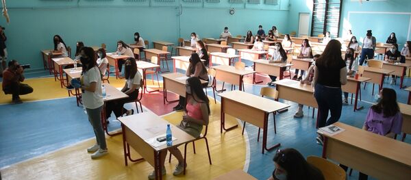 Առանց ջերմության և դիմակներով. միասնական քննությունները մեկնարկեցին  - Sputnik Արմենիա