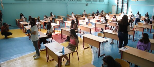 Без температуры и в масках: стартовали  Единые госэкзамены - Sputnik Армения