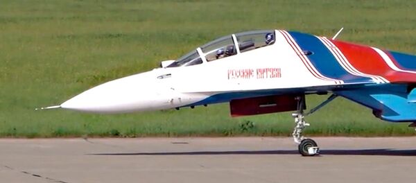 «Русские витязи» собрали в один строй три типа самолетов Су - Sputnik Армения