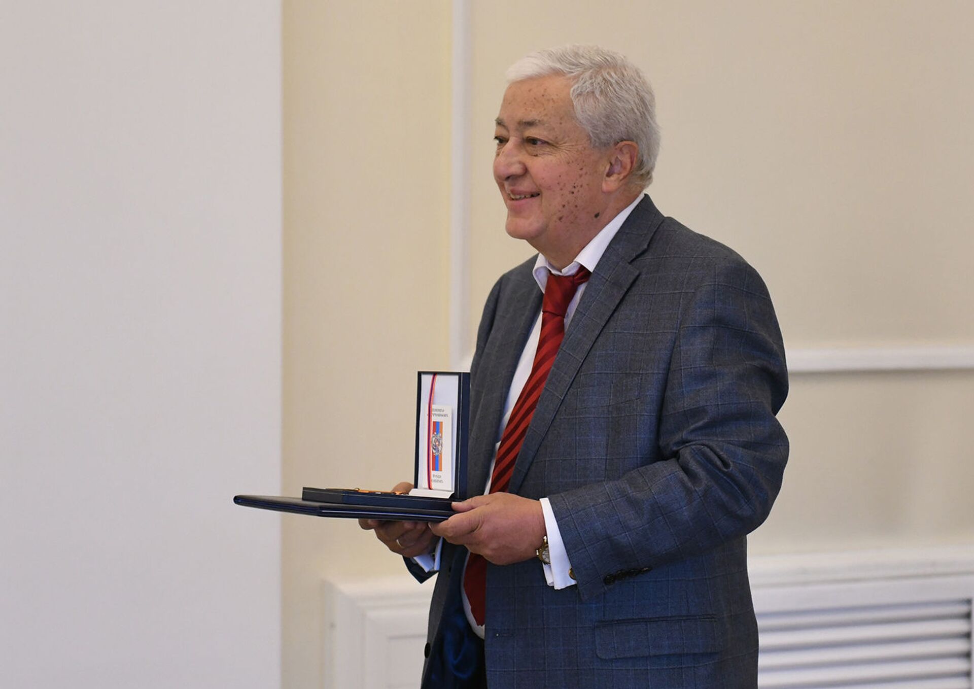 Президент Армен Саркисян вручил государственные награды деятелям культуры и спорта (3 июля 2020). Еревaн - Sputnik Արմենիա, 1920, 23.10.2025