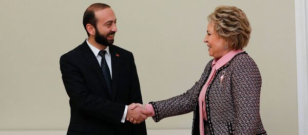 Встреча председателей НС Армении Арарата Мирзояна и Совета Федерации РФ Валентины Матвиенко (21 ноября 2019). Санкт-Петербург Встреча председателей НС Армении Арарата Мирзояна и Совета Федерации РФ Валентины Матвиенко (21 ноября 2019). Санкт-Петербург - Sputnik Արմենիա