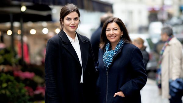 Ануш Торанян (слева) избрана советником мэра Парижа Энн Идальго (справа) (29 июля 2020). Париж - Sputnik Армения