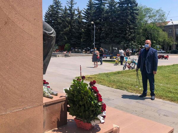 Почетный гражданин не только в сердцах: как в Гюмри отметили 90-летие Фрунзика Мкртчяна - Sputnik Армения