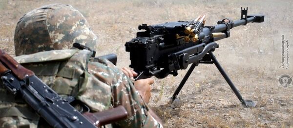 Армянский военнослужащий на тренировках по стрельбе - Sputnik Армения