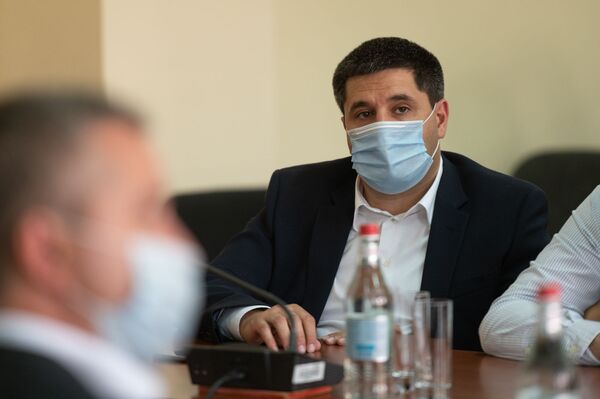 Сыр-бор вокруг армянского телекома: сохранят ли 700 билайновцев работу при Есаянах Сыр-бор вокруг армянского телекома: сохранят ли 700 билайновцев работу при Есаянах - Sputnik Армения