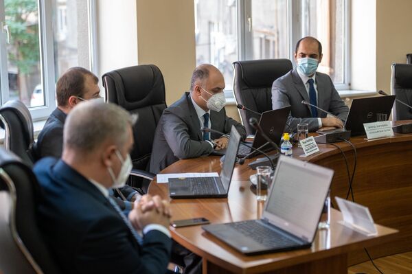 Сыр-бор вокруг армянского телекома: сохранят ли 700 билайновцев работу при Есаянах Сыр-бор вокруг армянского телекома: сохранят ли 700 билайновцев работу при Есаянах - Sputnik Армения