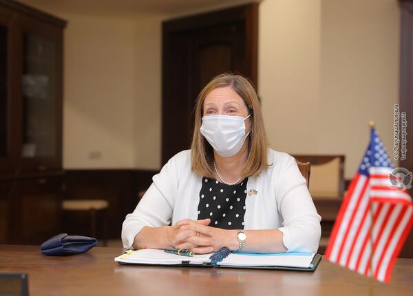 Դավիթ Տոնոյանն ընդունել է ՀՀ-ում ԱՄՆ դեսպան Լին Թրեյսիին Դավիթ Տոնոյանն ընդունել է ՀՀ-ում ԱՄՆ դեսպան Լին Թրեյսիին - Sputnik Արմենիա