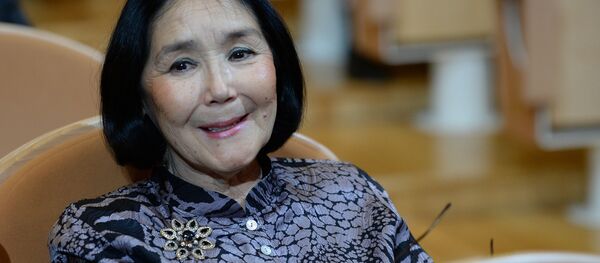 Актриса Наталья Аринбасарова на творческом вечере Территория любви. Сентиментальное путешествие по фильмам Никиты Михалкова через музыку Эдуарда Артемьева (23 октября 2015). Москвa Актриса Наталья Аринбасарова на творческом вечере Территория любви. Сентиментальное путешествие по фильмам Никиты Михалкова через музыку Эдуарда Артемьева (23 октября 2015). Москвa - Sputnik Армения