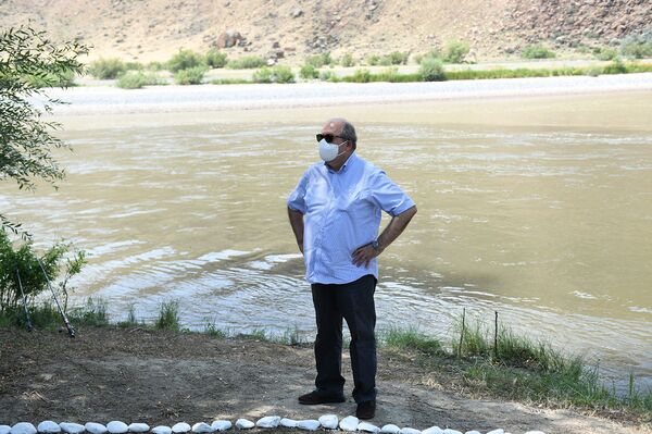 Սահմանամերձ Նորշենի միակ տերն ու տիրակալը Վահանդուխտ տատն է, կամ ինչո՞ւ է աղմկում գետը Սահմանամերձ Նորշենի միակ տերն ու տիրակալը Վահանդուխտ տատն է, կամ ինչո՞ւ է աղմկում գետը - Sputnik Արմենիա