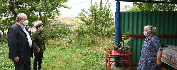 Президент Армен Саркисян с супругой посетили единственную жительницу села Нор Шен (5 июля 2020). Армения - Sputnik Արմենիա