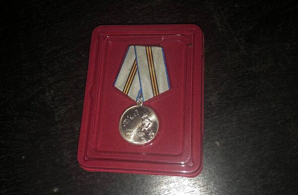 От Путина: армянские ветераны получили медали и денежные премии к 75-летию Победы - Sputnik Армения