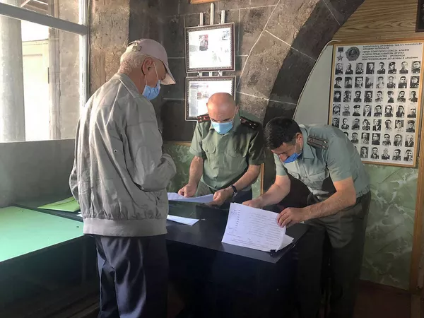 Работа крытого оптового рынка в Гюмри приостановлена, а Лачин слушаться не хочет Работа крытого оптового рынка в Гюмри приостановлена, а Лачин слушаться не хочет - Sputnik Армения