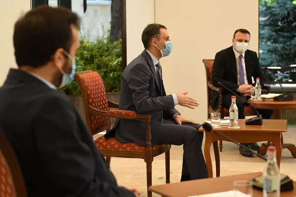 Менять Конституцию без обсуждений неприемлемо: президент выступает за референдум Менять Конституцию без обсуждений неприемлемо: президент выступает за референдум - Sputnik Армения