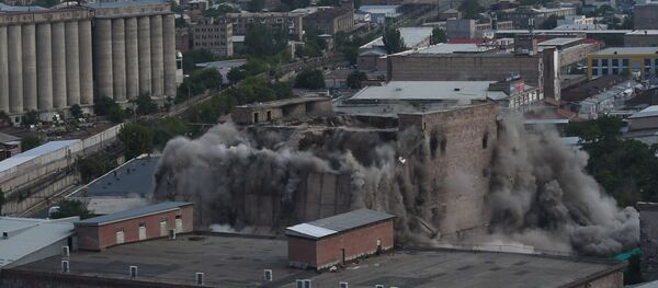 Здание хладокомбината Дзюник Сарнаран подорвали в Ереване - Sputnik Արմենիա