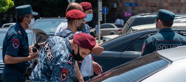 Акция протеста представителей ресторанного бизнеса перед Домом правительства (9 июля 2020). Еревaн - Sputnik Արմենիա