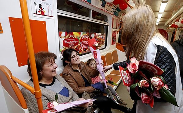 Мэрия Еревана поздравила женщин с 8-м марта Мэрия Еревана поздравила женщин с 8-м марта - Sputnik Армения