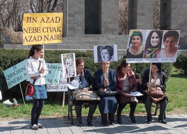 Акция протеста против насилия в отношении женщин на Ближнем Востоке. Акция протеста против насилия в отношении женщин на Ближнем Востоке. - Sputnik Армения