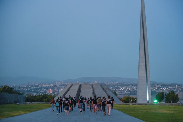 Велопробег в центре Еревана в рамках проекта “100 дверей”, посвященный памяти жертв Геноцида армян 1915 года - Sputnik Армения