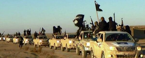 Колонна автомобилей с боевиками Исламского государства на пути из Сирии в Ирак. Архивное фото - Sputnik Армения