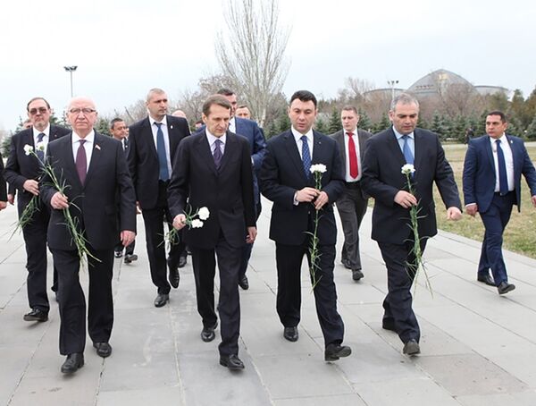 Сергей Нарышкин посетил Мемориал жертв Геноцида армян в Цицернакаберде Сергей Нарышкин посетил Мемориал жертв Геноцида армян в Цицернакаберде - Sputnik Արմենիա