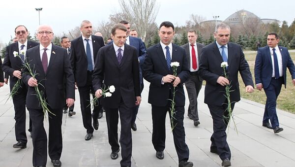 Сергей Нарышкин посетил Мемориал жертв Геноцида армян в Цицернакаберде - Sputnik Армения
