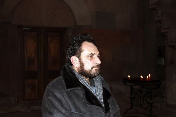 Бывший настоятель храма, учитель истории Смбат Бывший настоятель храма, учитель истории Смбат - Sputnik Արմենիա