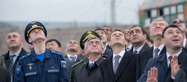 Серж Саргсян и Сергей Нарышкин присутствовали на показательных полетах на авиабазе в Эребуни Серж Саргсян и Сергей Нарышкин присутствовали на показательных полетах на авиабазе в Эребуни - Sputnik Армения