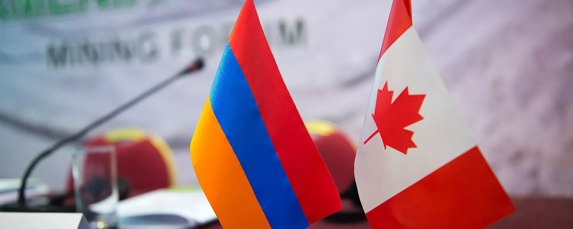 Флаги Армении и Канады - Sputnik Армения, 1920, 20.06.2021