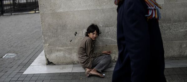 Ребенок попрошайка в Стамбуле  - Sputnik Армения