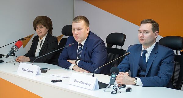 Пресс-конференция в преддверии выставки Образование — XXI век. Директор Российского центра науки и культуры в Ереване Марк Калинин, советник Посольства России в Армении Олег Шаповалов, генеральный директор компании Интер-Экспо Аделина Кочарян Пресс-конференция в преддверии выставки Образование — XXI век. Директор Российского центра науки и культуры в Ереване Марк Калинин, советник Посольства России в Армении Олег Шаповалов, генеральный директор компании Интер-Экспо Аделина Кочарян - Sputnik Արմենիա