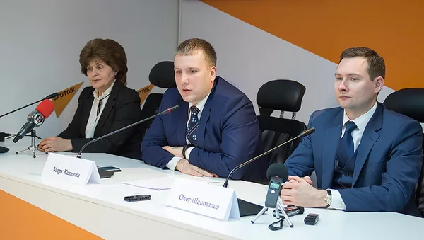 Пресс-конференция в преддверии выставки Образование — XXI век. Директор Российского центра науки и культуры в Ереване Марк Калинин, советник Посольства России в Армении Олег Шаповалов, генеральный директор компании Интер-Экспо Аделина Кочарян - Sputnik Армения